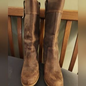 Timberland medium Brown leather Heeled Boots.